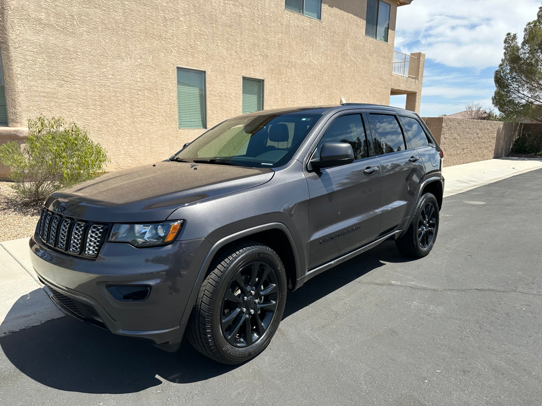 Jeep Grand Cherokee Altitude — Exterior Detail — Hand Wash detailing result in Las Vegas
